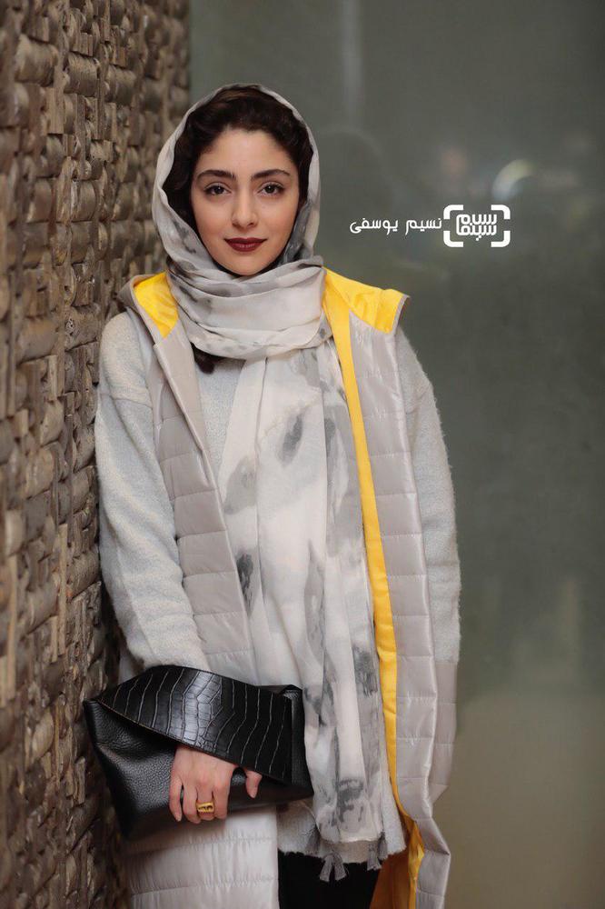 هستی مهدوی در اکران فیلم «سرخ پوست» در سینما مگامال در زمان جشنواره فجر 37